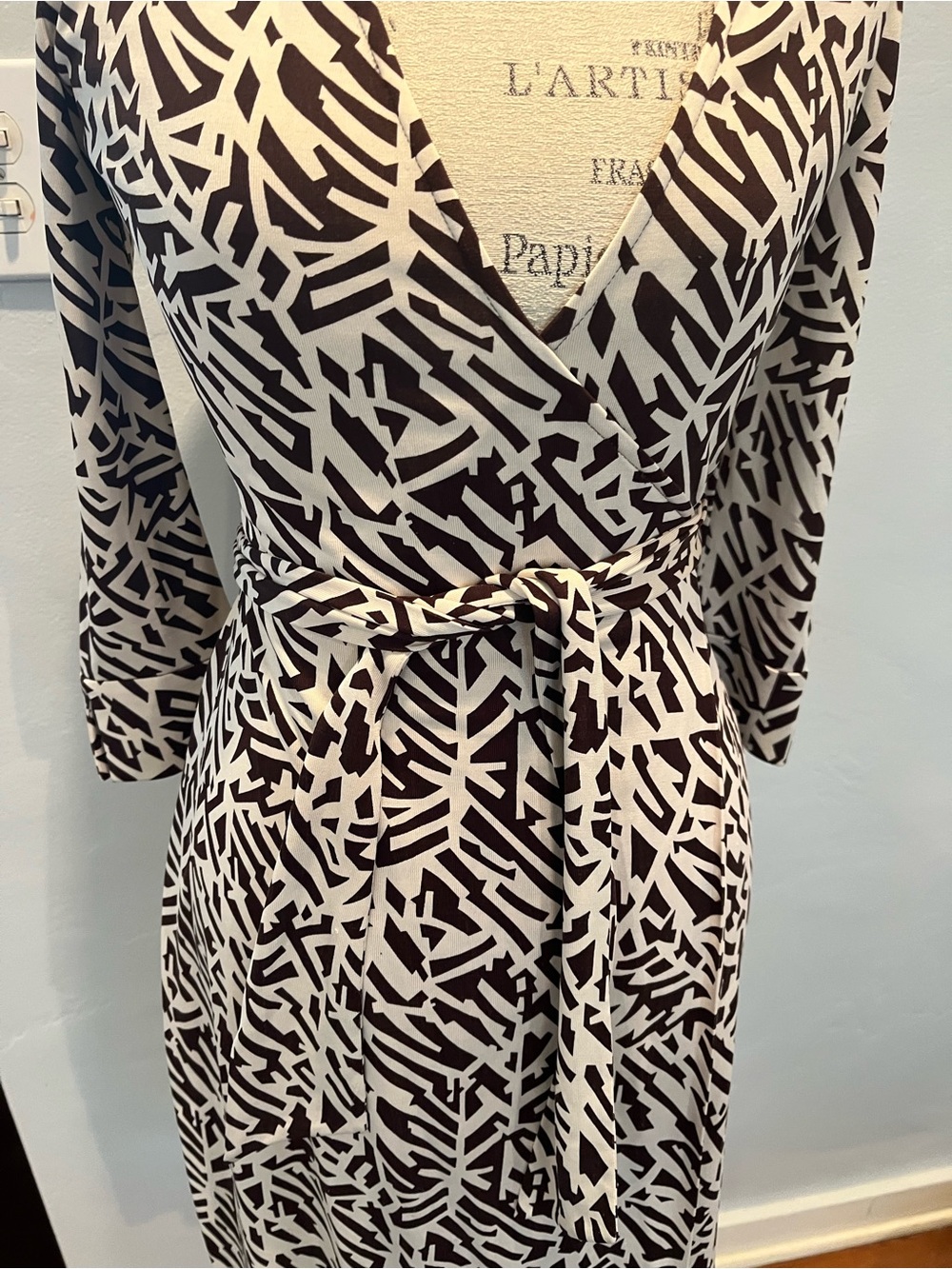 Diane Von Furstenberg Wrap Dress Size 2 - Picture 2 of 10